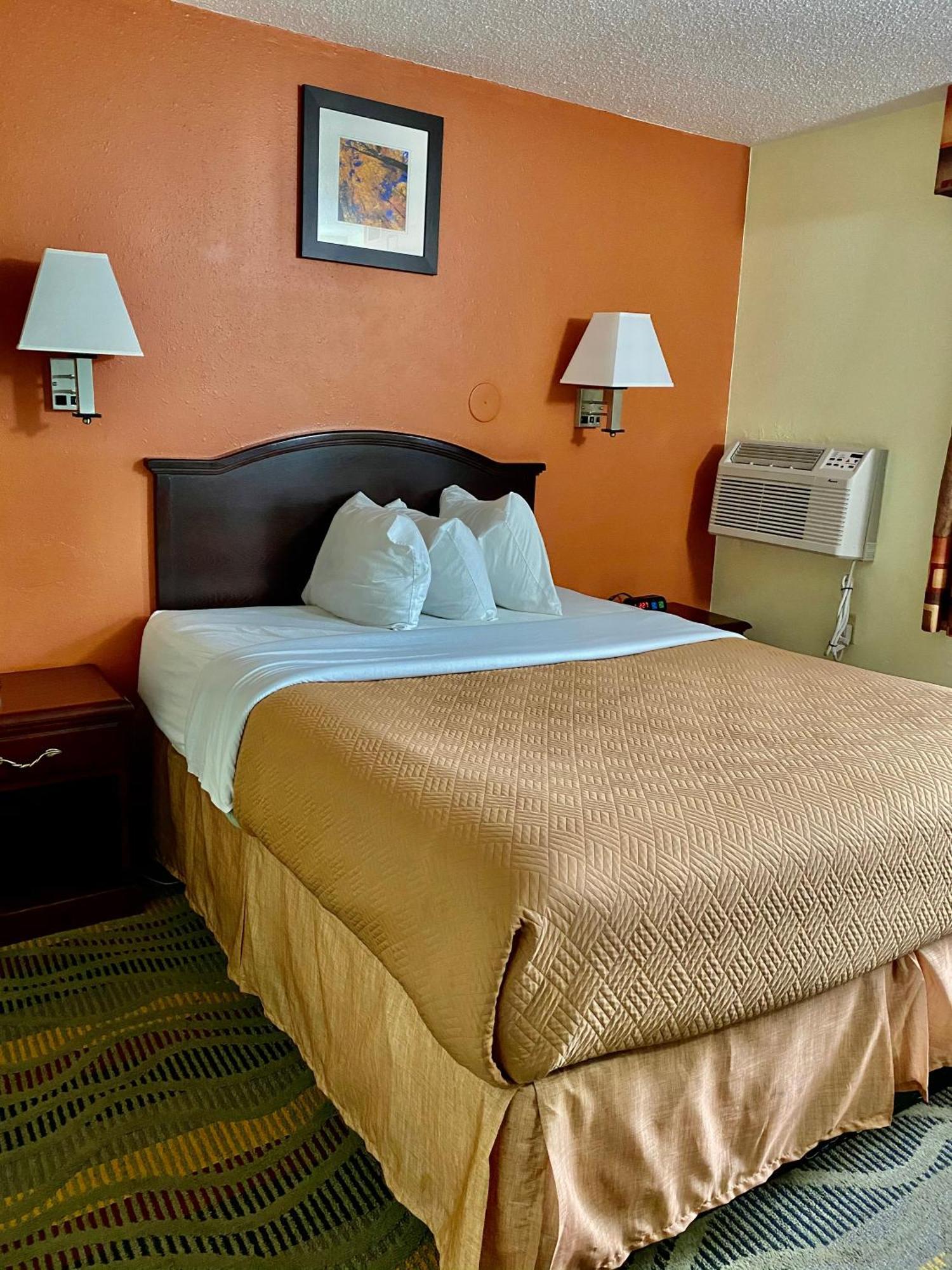 Travelodge By Wyndham La Porte/Michigan City Area Dış mekan fotoğraf