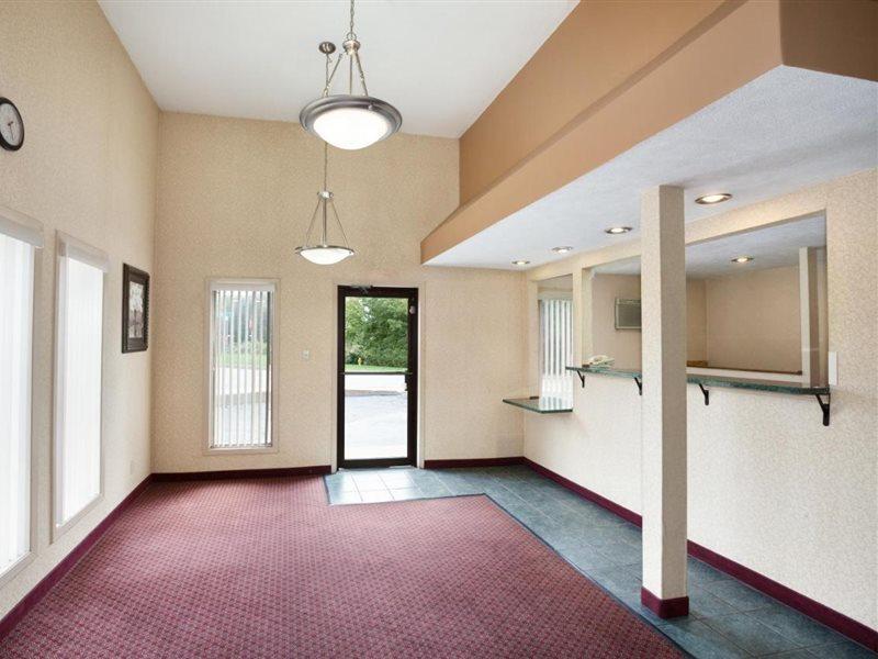 Travelodge By Wyndham La Porte/Michigan City Area Dış mekan fotoğraf