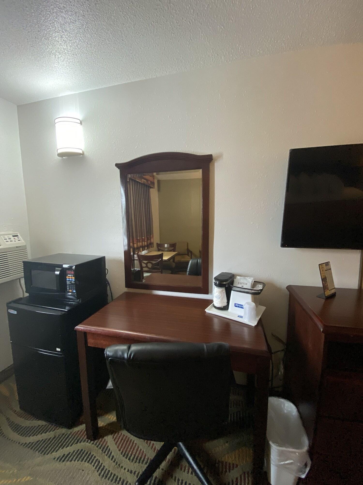 Travelodge By Wyndham La Porte/Michigan City Area Dış mekan fotoğraf