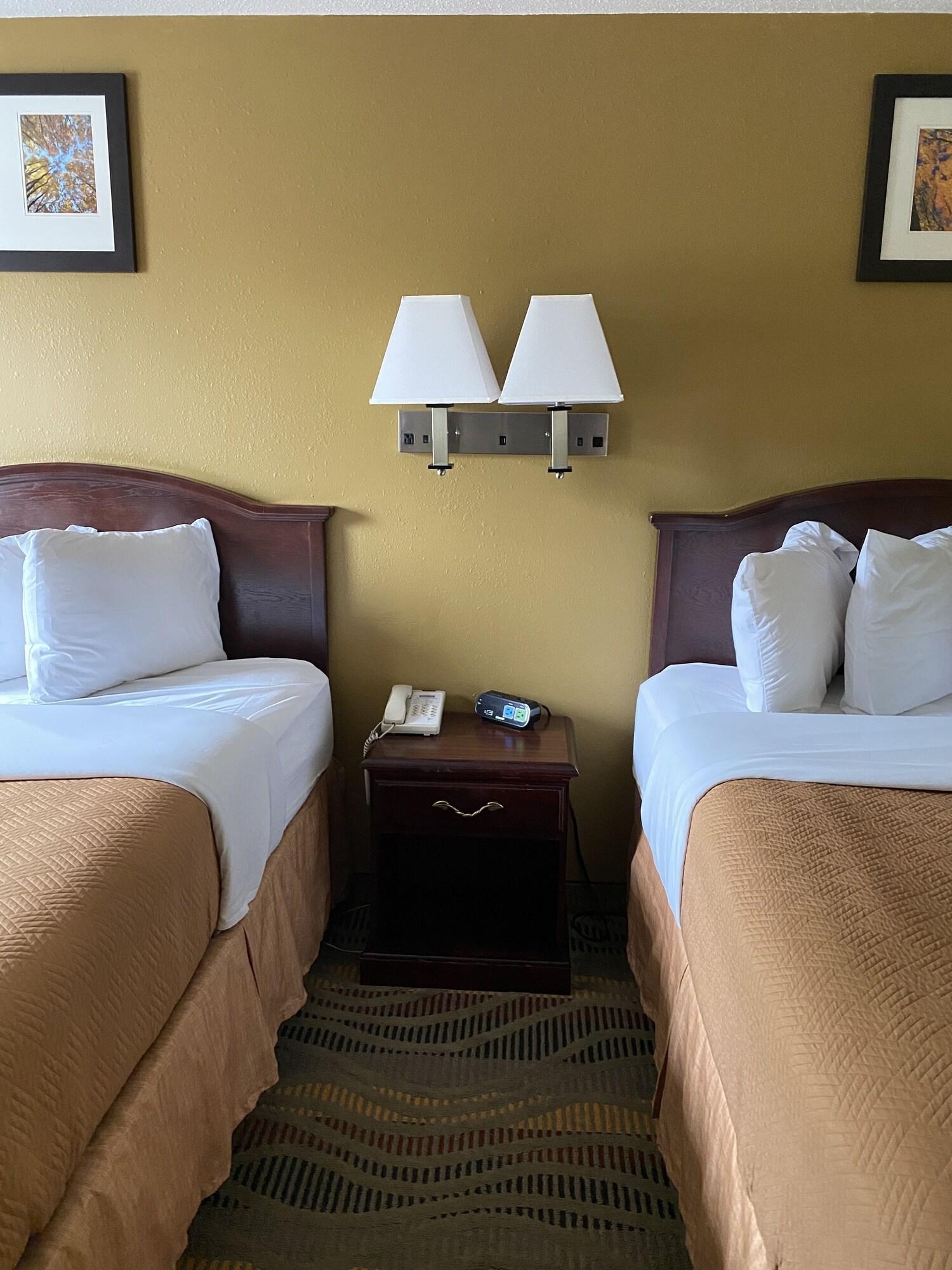 Travelodge By Wyndham La Porte/Michigan City Area Dış mekan fotoğraf