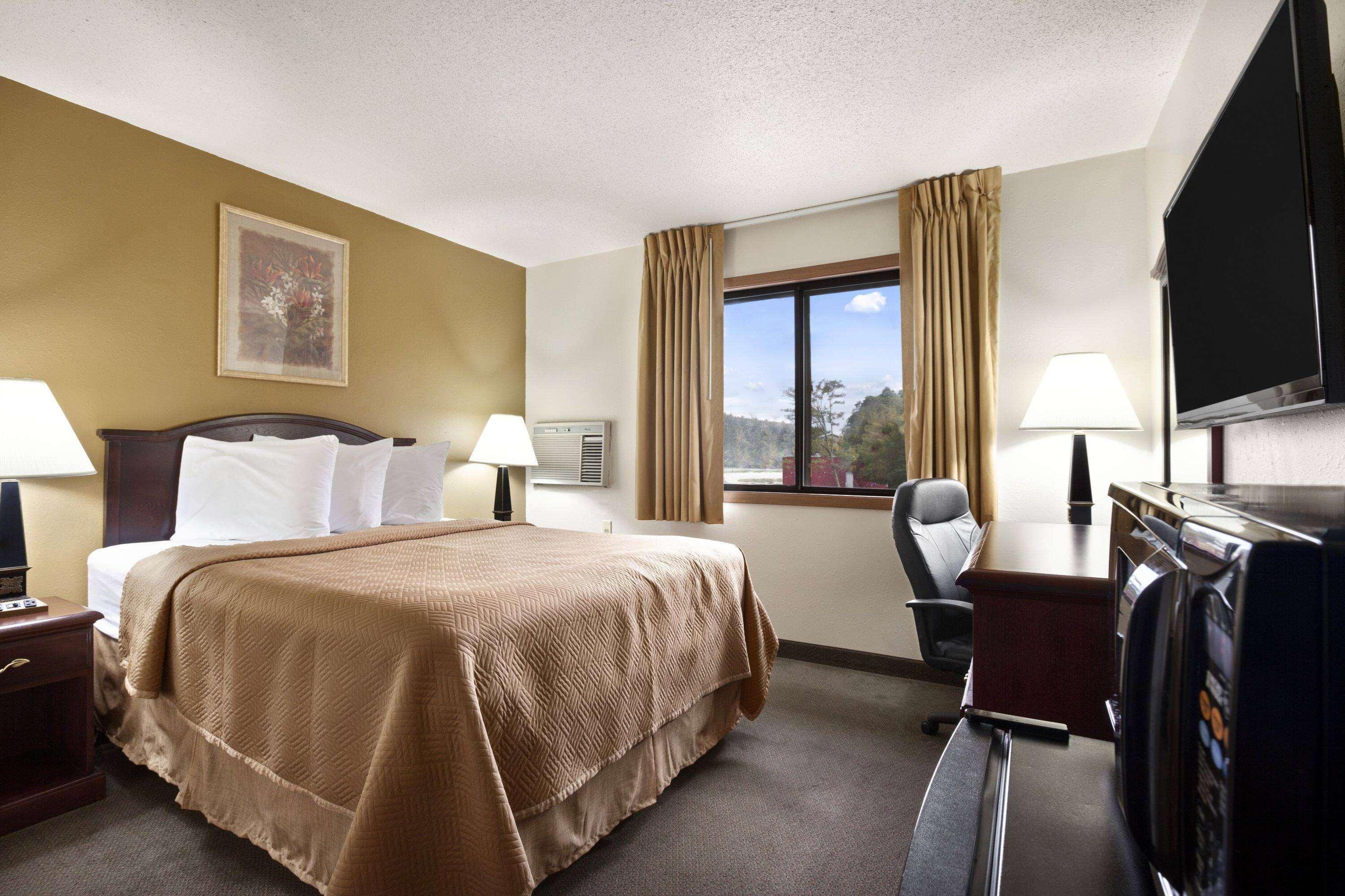 Travelodge By Wyndham La Porte/Michigan City Area Dış mekan fotoğraf