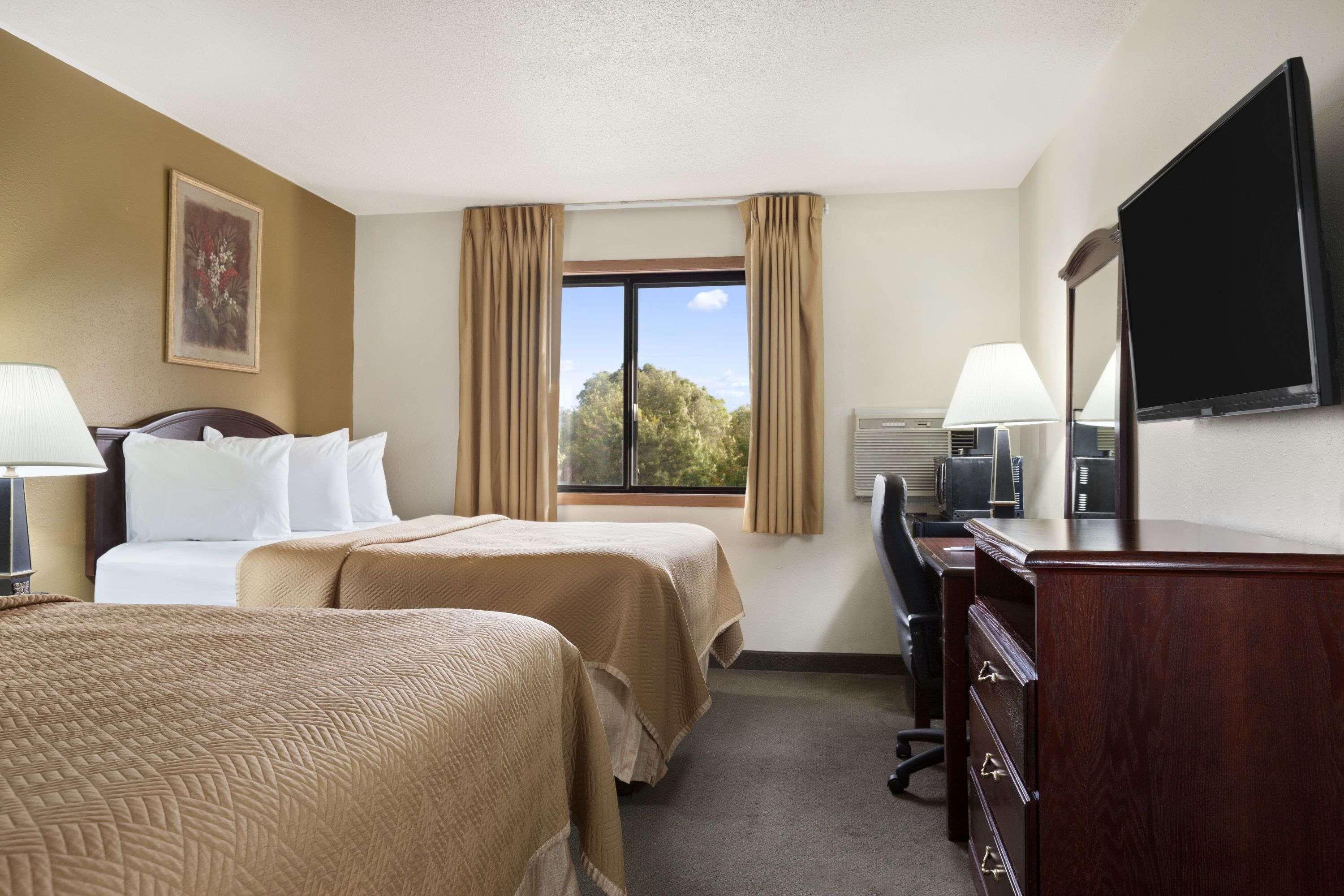 Travelodge By Wyndham La Porte/Michigan City Area Dış mekan fotoğraf