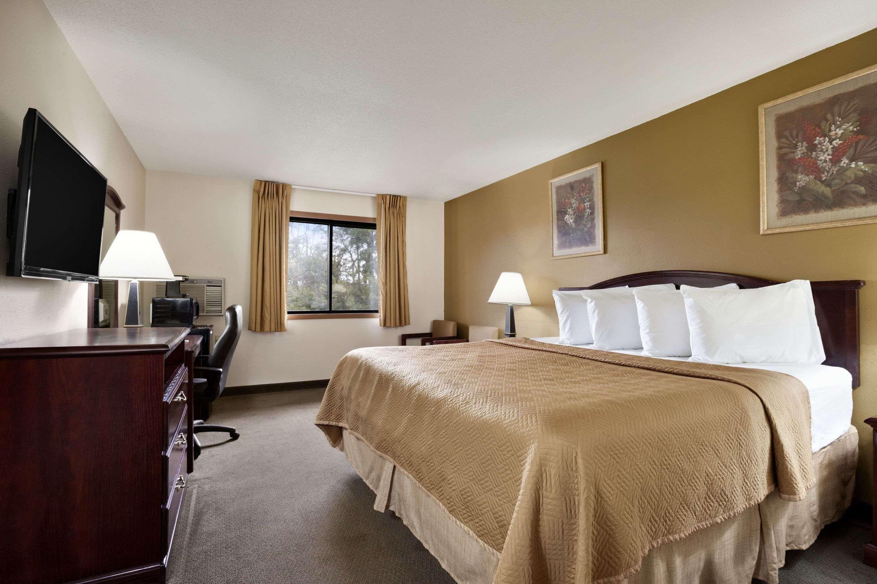 Travelodge By Wyndham La Porte/Michigan City Area Dış mekan fotoğraf