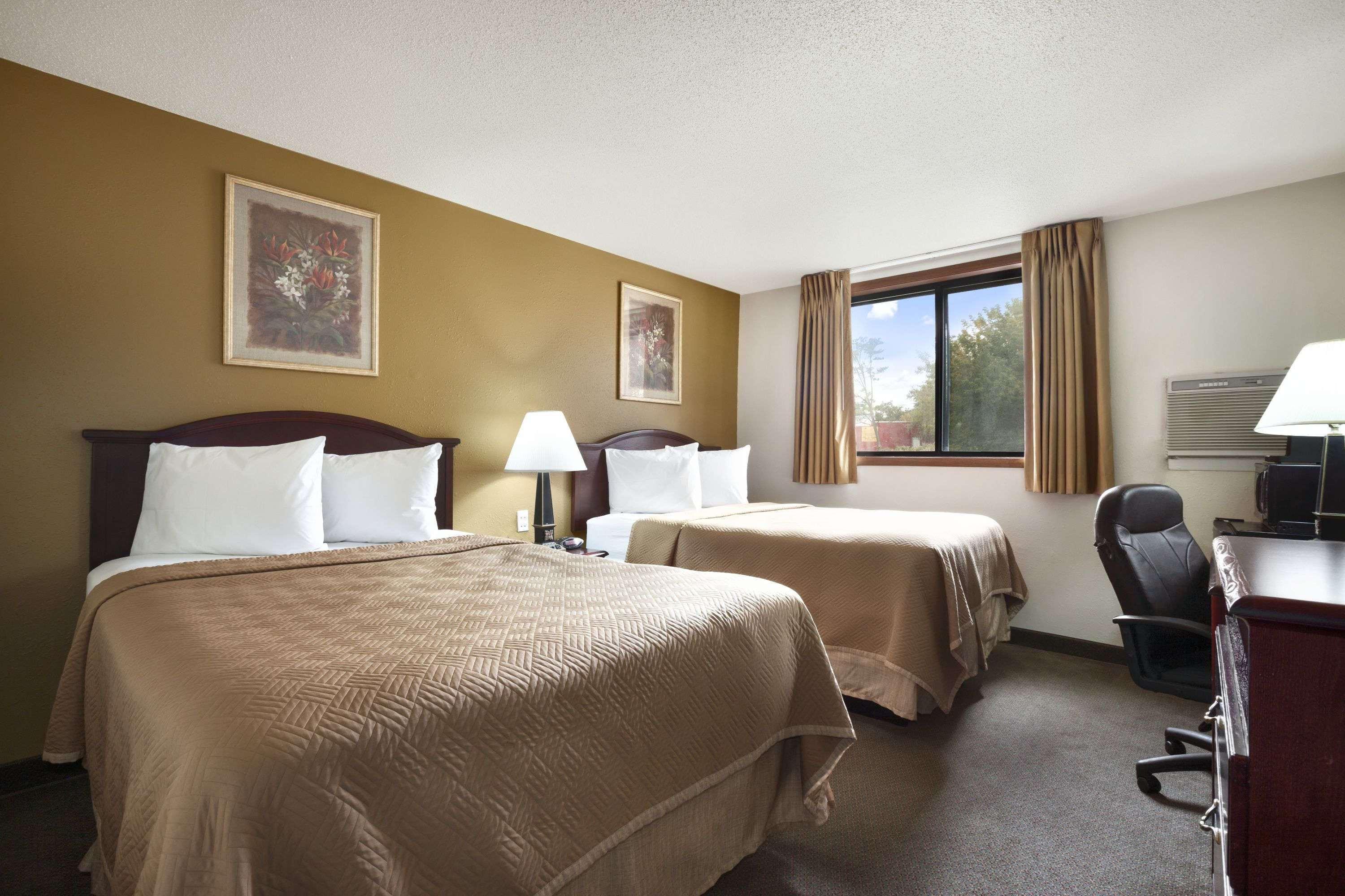 Travelodge By Wyndham La Porte/Michigan City Area Dış mekan fotoğraf
